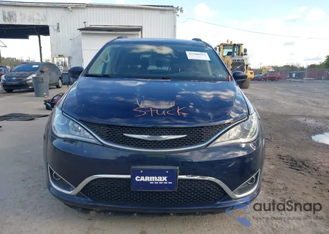2017 Chrysler Pacifica Touring-L из США, поврежденный, VIN 2C4RC1BG7HR611028